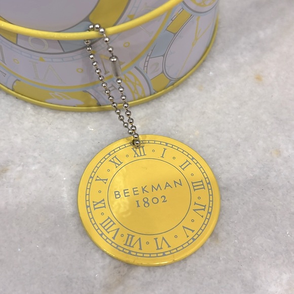 BEEKMAN 1802 Make Time for Kindness Collector’s Tin Pail with Key Chain - Picture 2 of 7